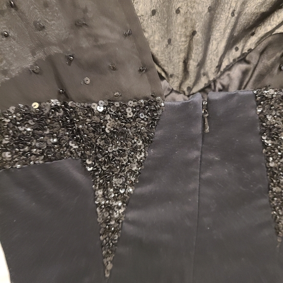 Black dress - Picture 3 of 4